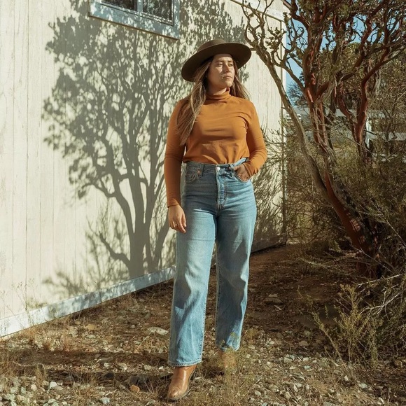 Tradlands Monty turtleneck in sienna color size M - Picture 2 of 13